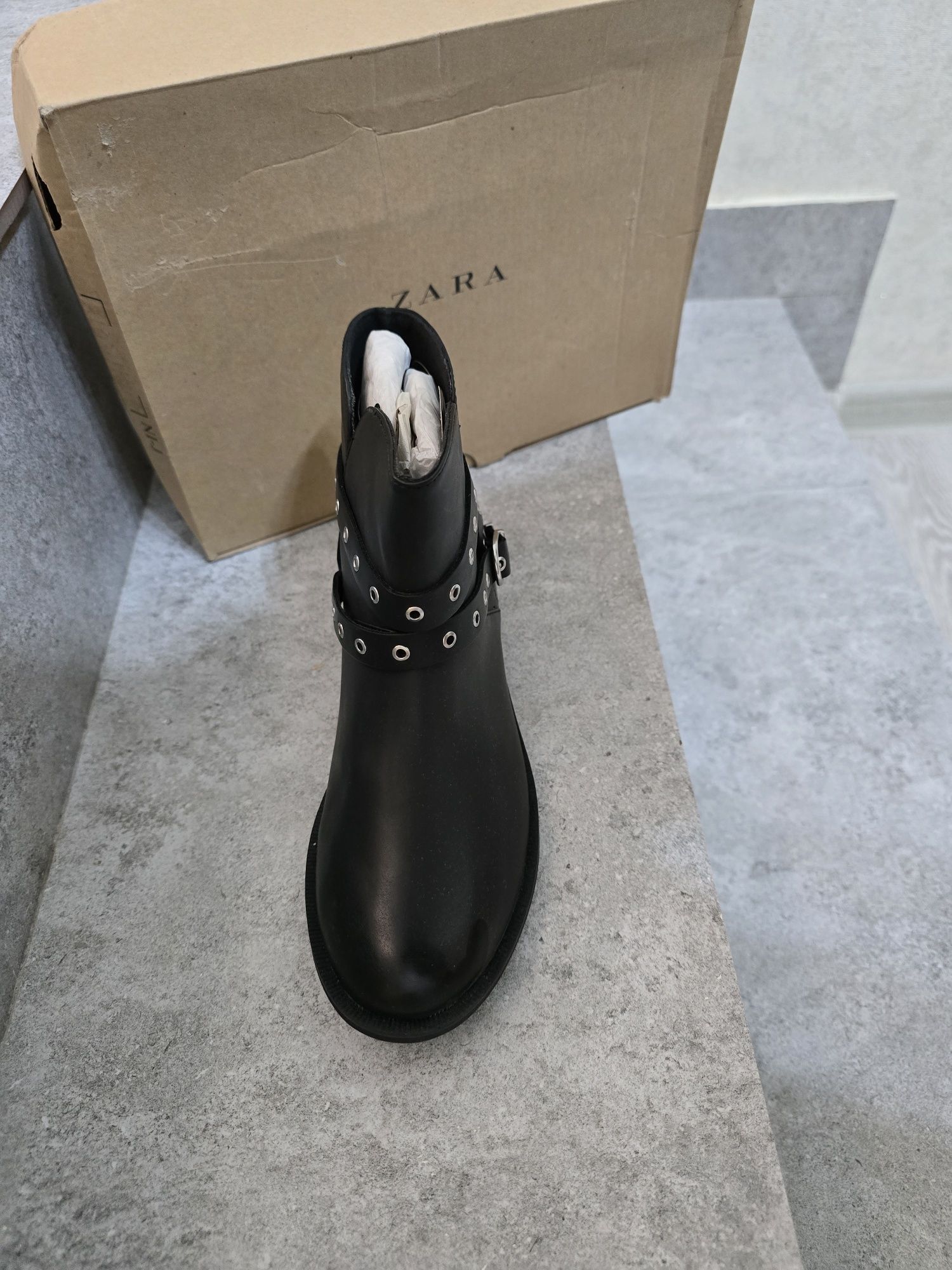 Продаются детские осенние сапожки ZARA