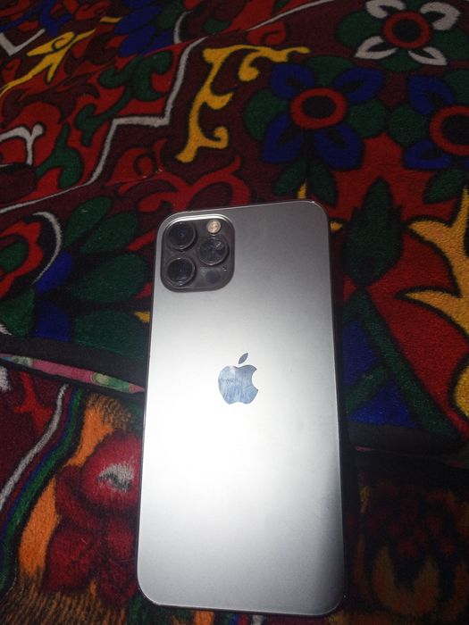 Iphone 12 pro qora