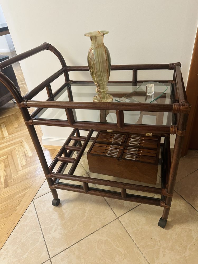 Masa mobila pentru bauturi