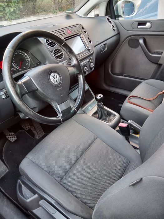 Vând Volkswagen Golf 5 Plus