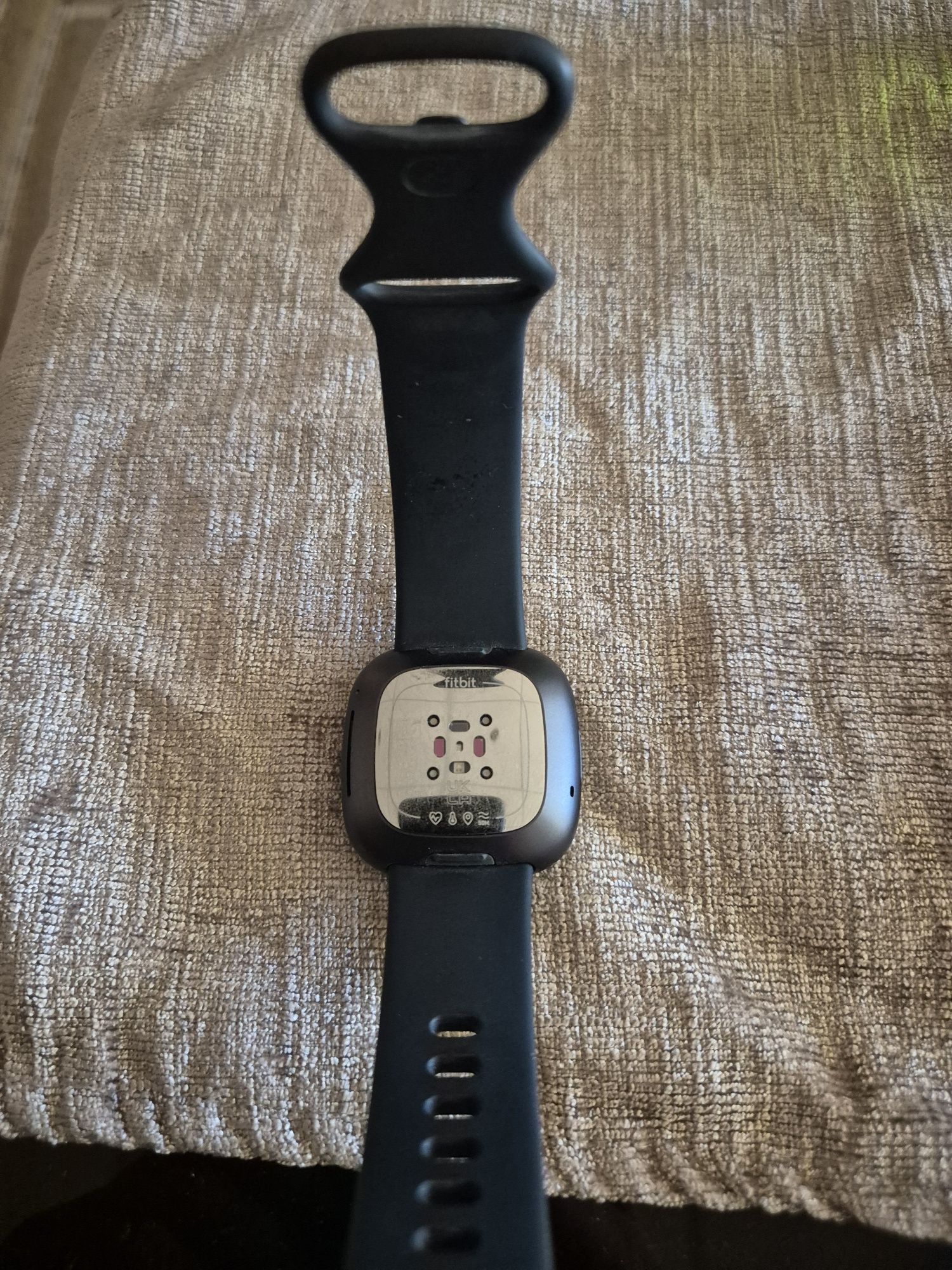 Продавам Fitbit Sense