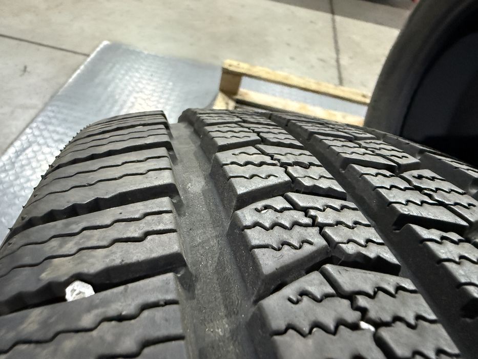 2бр. КАТО НОВИ Товарни Зимни Гуми 235/65R/16C -NEXEN- DOT:2324- 9.6мм.