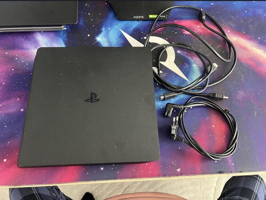VAND PS4 , 3 controllere plus toate cablurile plus iocuri