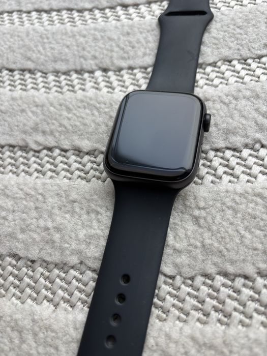 Apple Watch SE 44 space gray