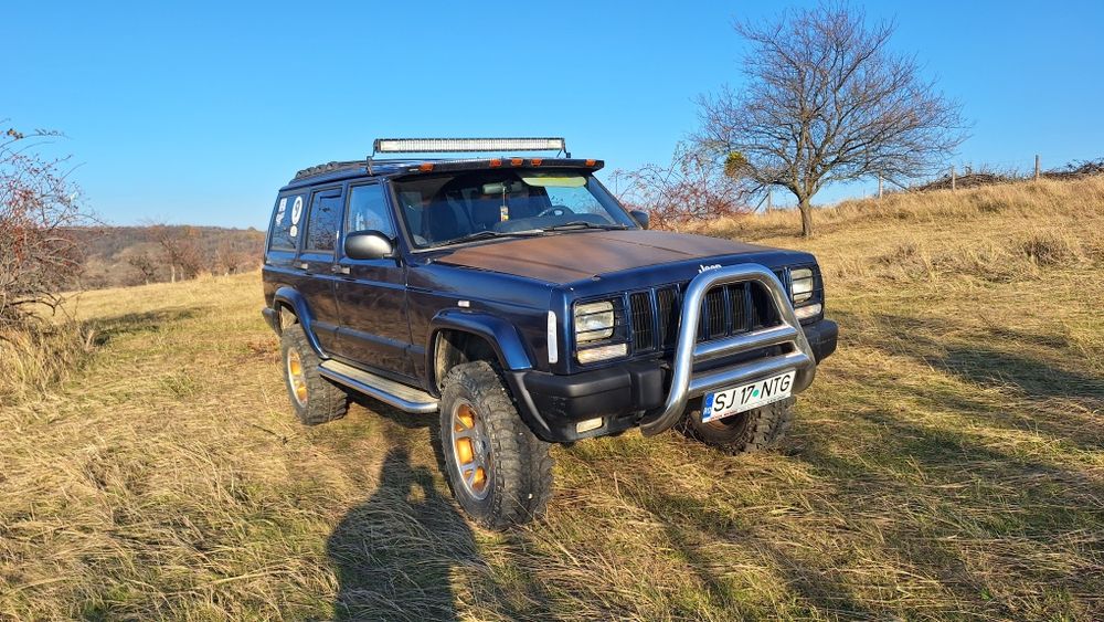 Jeep Cherokee Xj sport. ACCEPT VARIANTE!