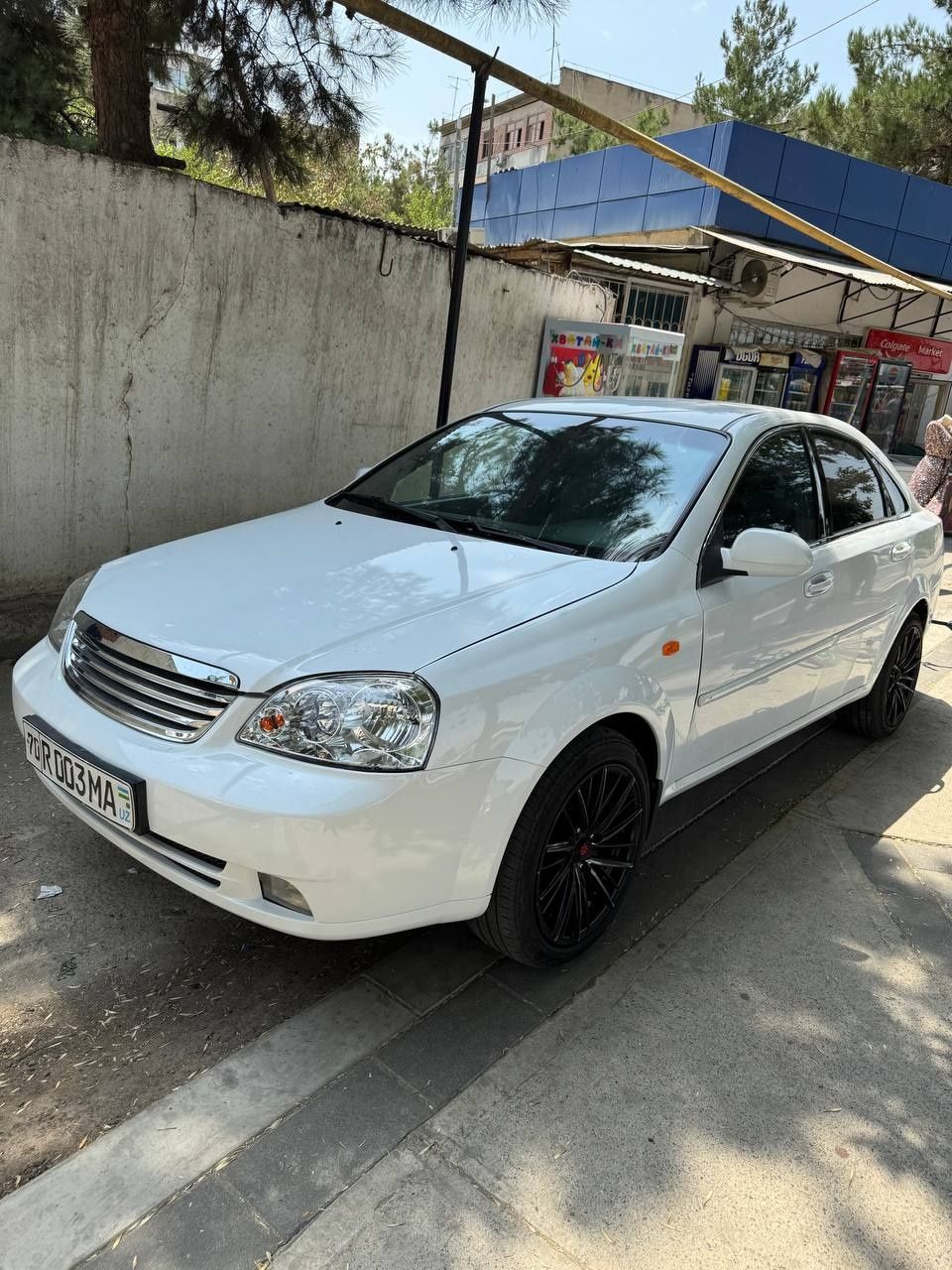 Lacetti srochna sotiladi