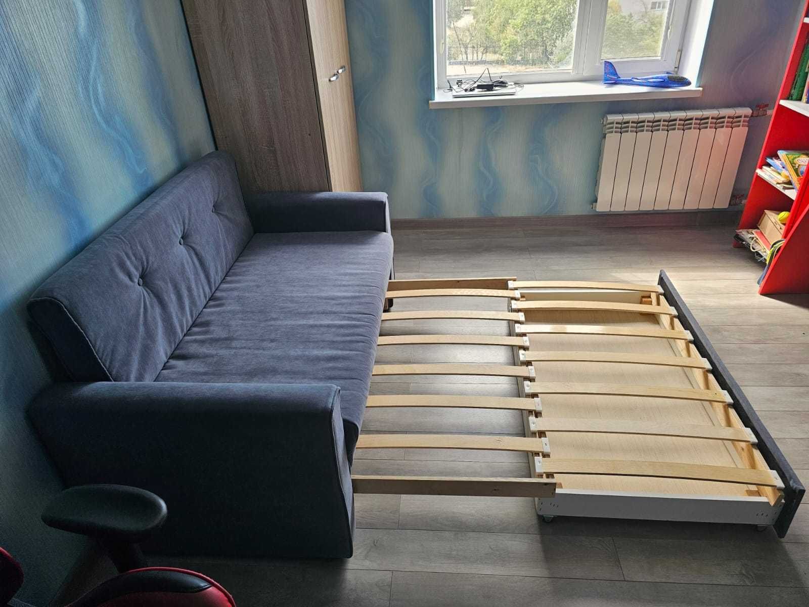 Диван в отличном состоянии.