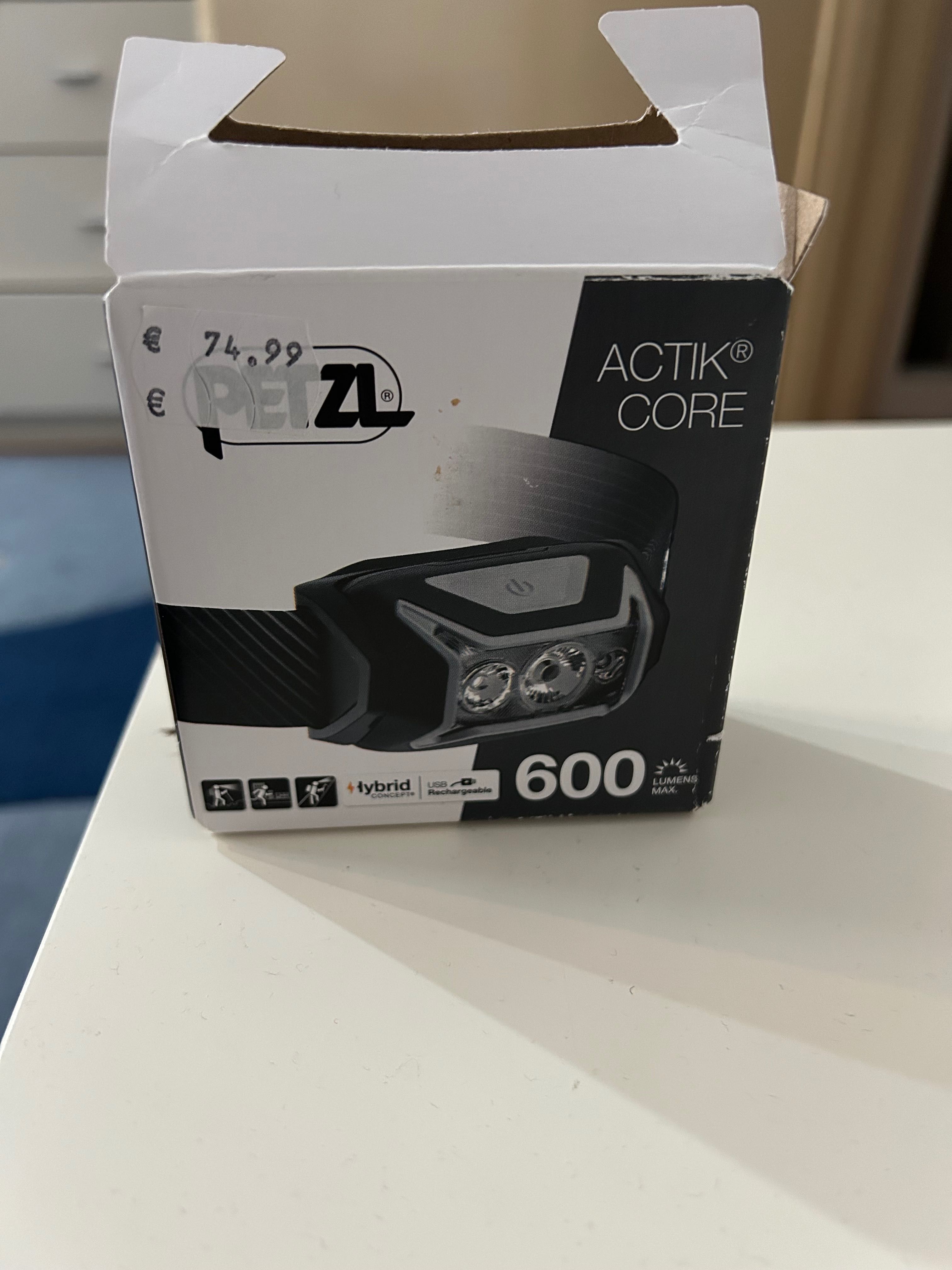 Lanterna frontala Petzl Actik core 600
