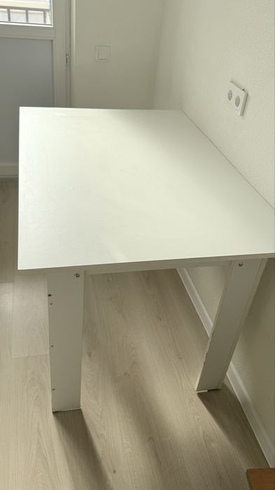 Стол кухонный простой