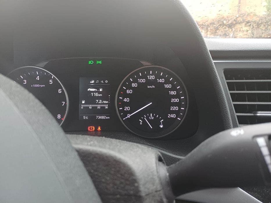 Vand autoturism hyundai elantra din 2018 ,pe benzina, 73500 km.