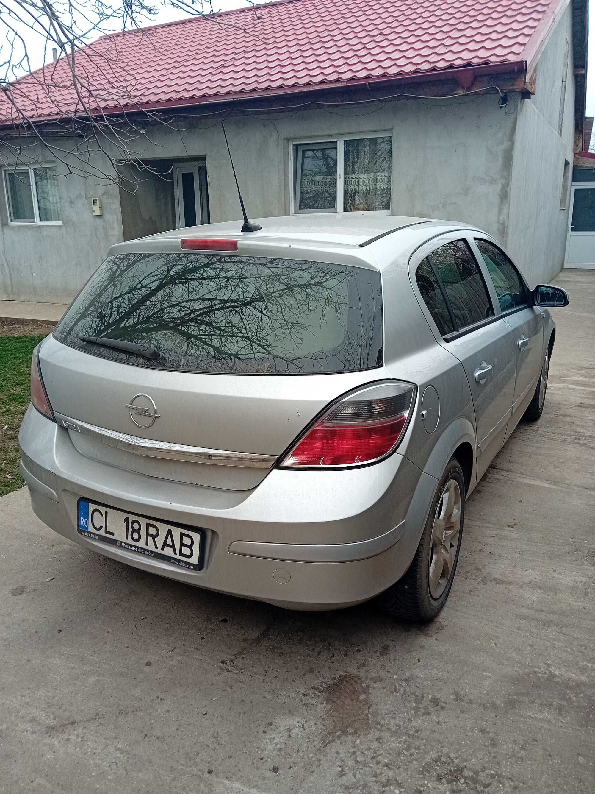 Vand sau schimb...Opel astra h 1.4 90 cp distributie lant