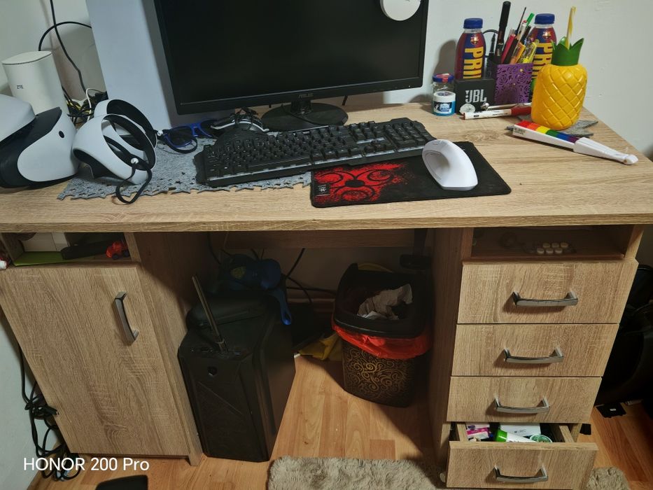 Vând masă de birou