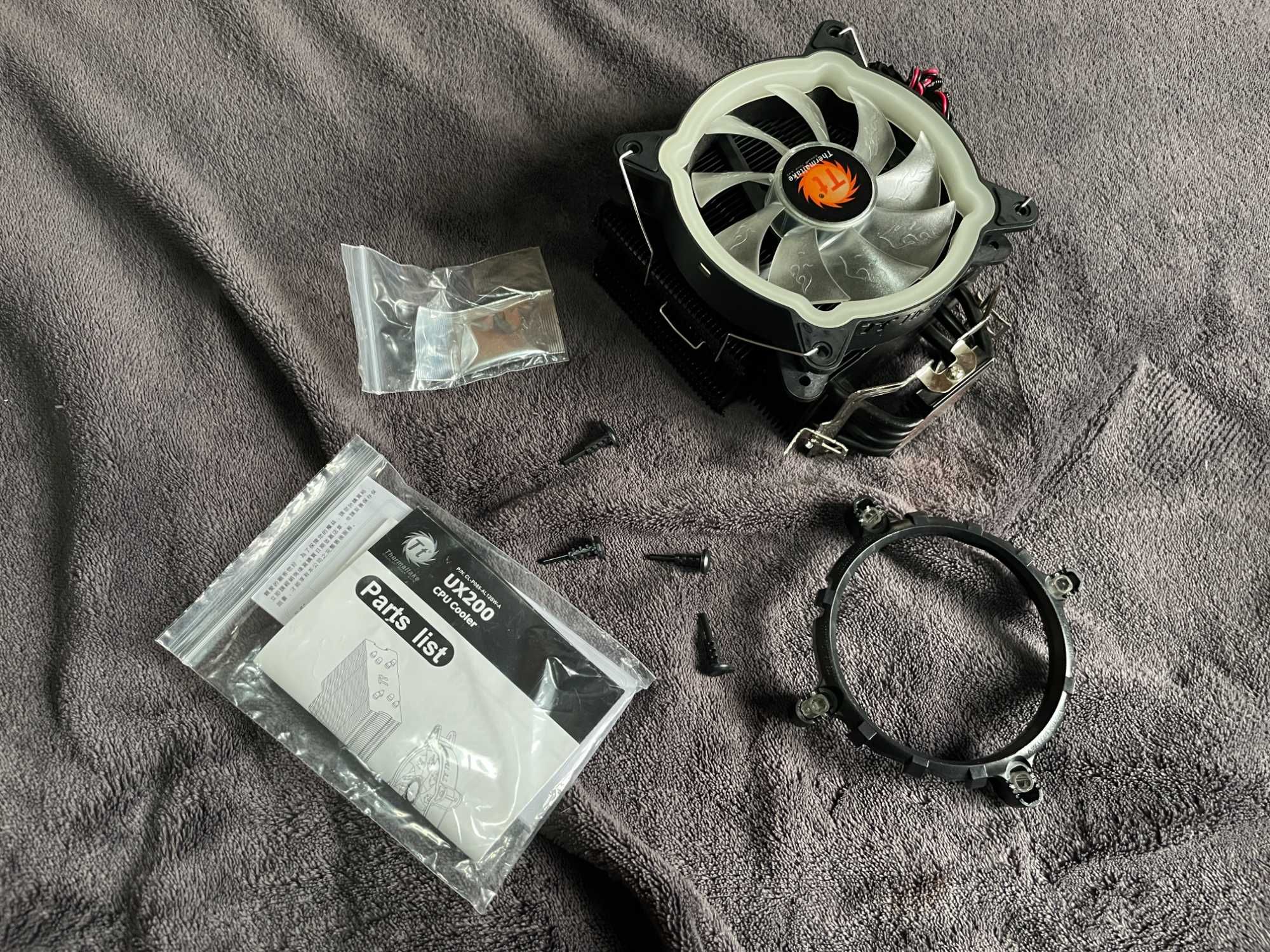 Кулер для процессора Thermaltake UX200