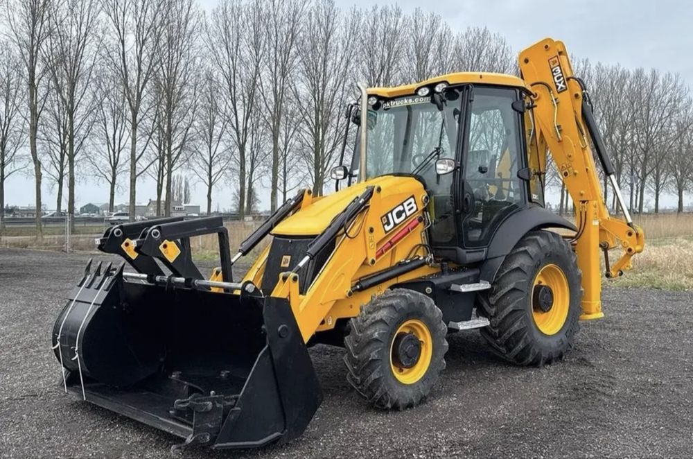 Buldo excavator 7,5 tone de închiriat.