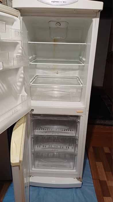 Продам холодильник LG