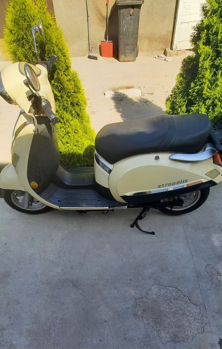 Scuter Electric E-tropolis
