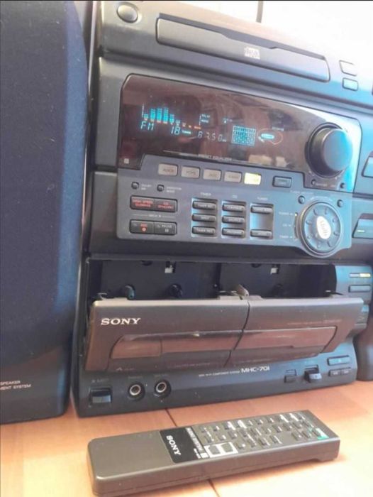 Muzikalniy sentr Sony mhs 701
