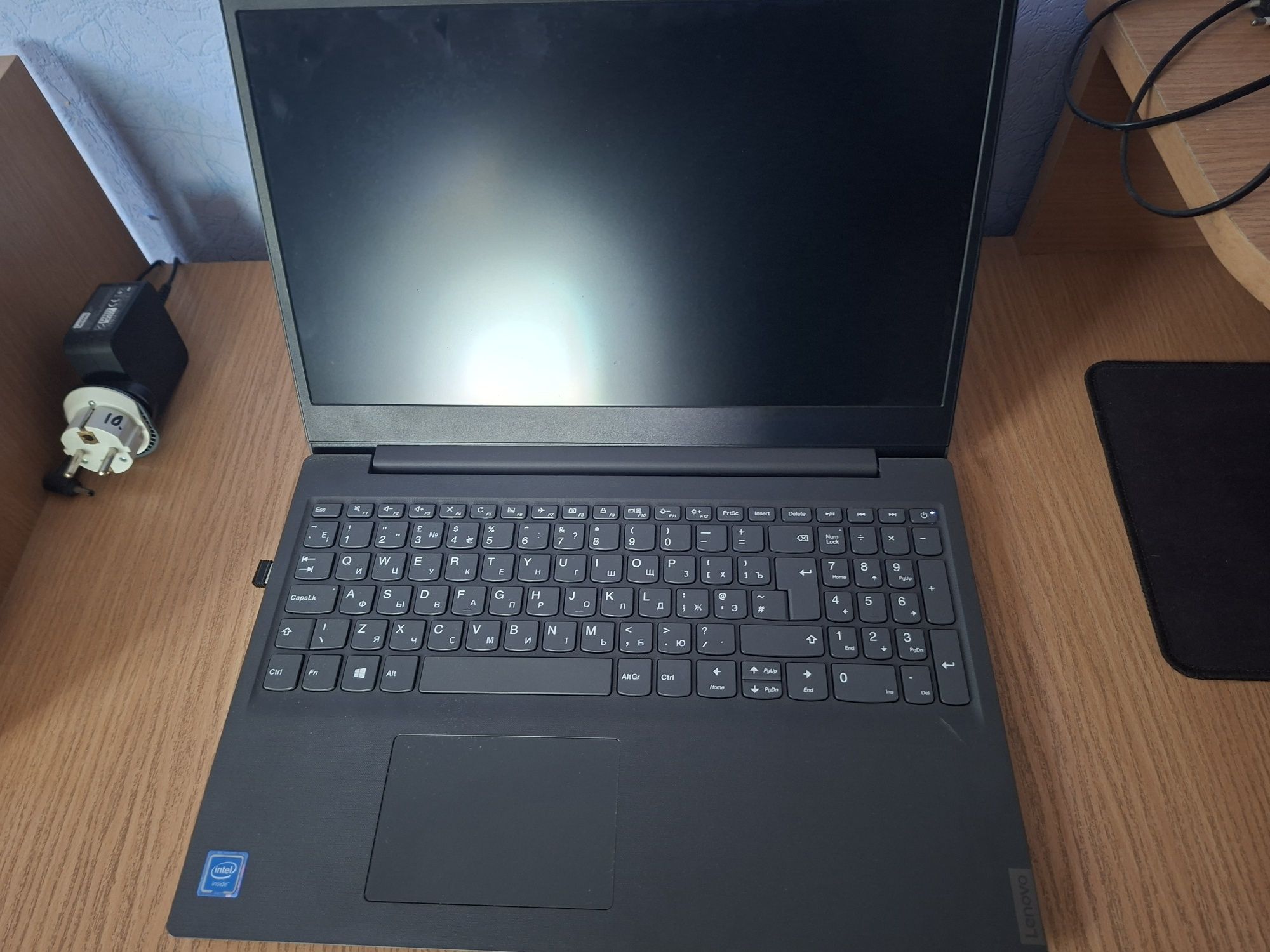 Продам ноутбук Lenovo v15-IGl N4020 4G 1T DOS