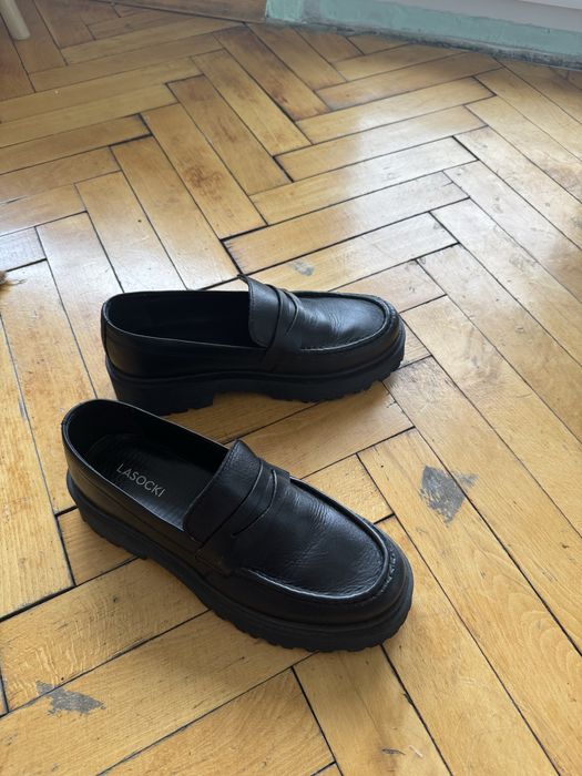 Черни лоуфъри от естествена кожа Lasocki 39