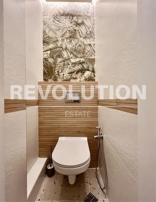 Дава се под наем Тристаен апартамент в Варна, Център - 90 кв.м за 1200 € - Снимка #9