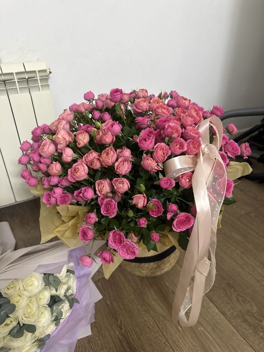 Гүлдер сатылады.