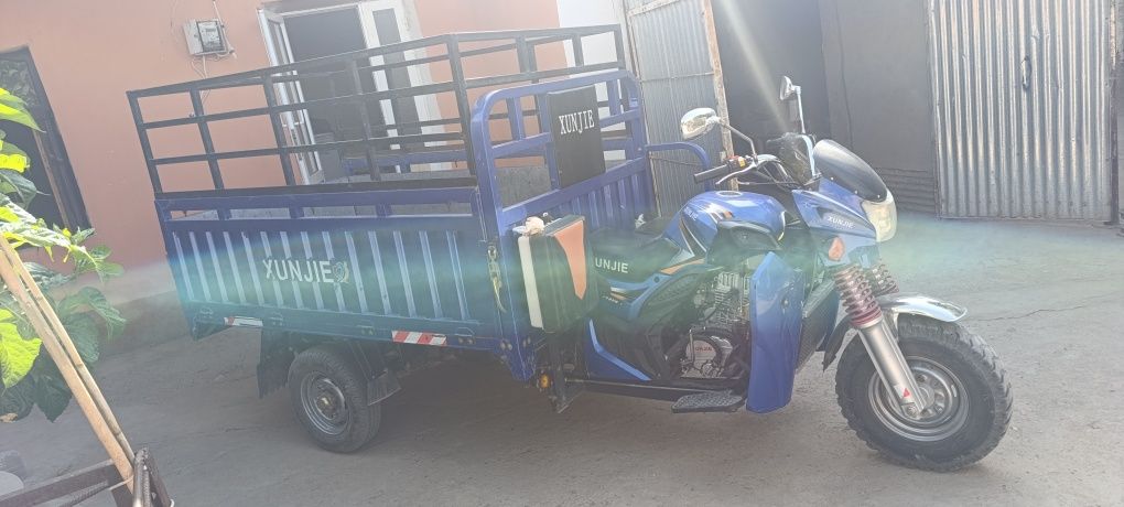 Xunjie moto sotiladi narxi 25milyon kelishamiz yili 2024 xolati yaxshi