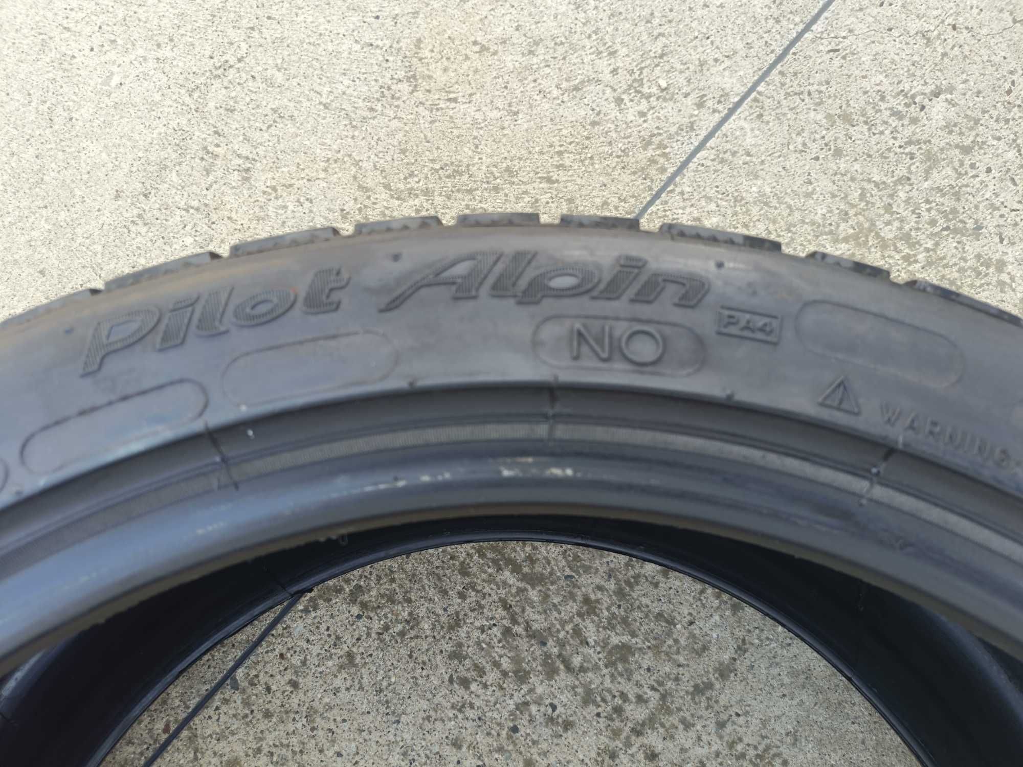 Doua anvelope iarna 235 40 19 Michelin Pilot Alpin PA4 profil 7 mm