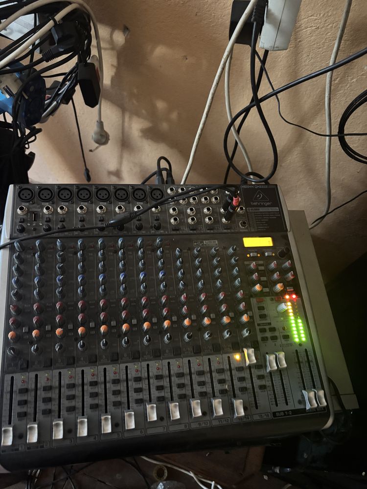 Titlu: Mixer Behringer Xenyx QX2222USB – USB, FX, 8 canale microfon