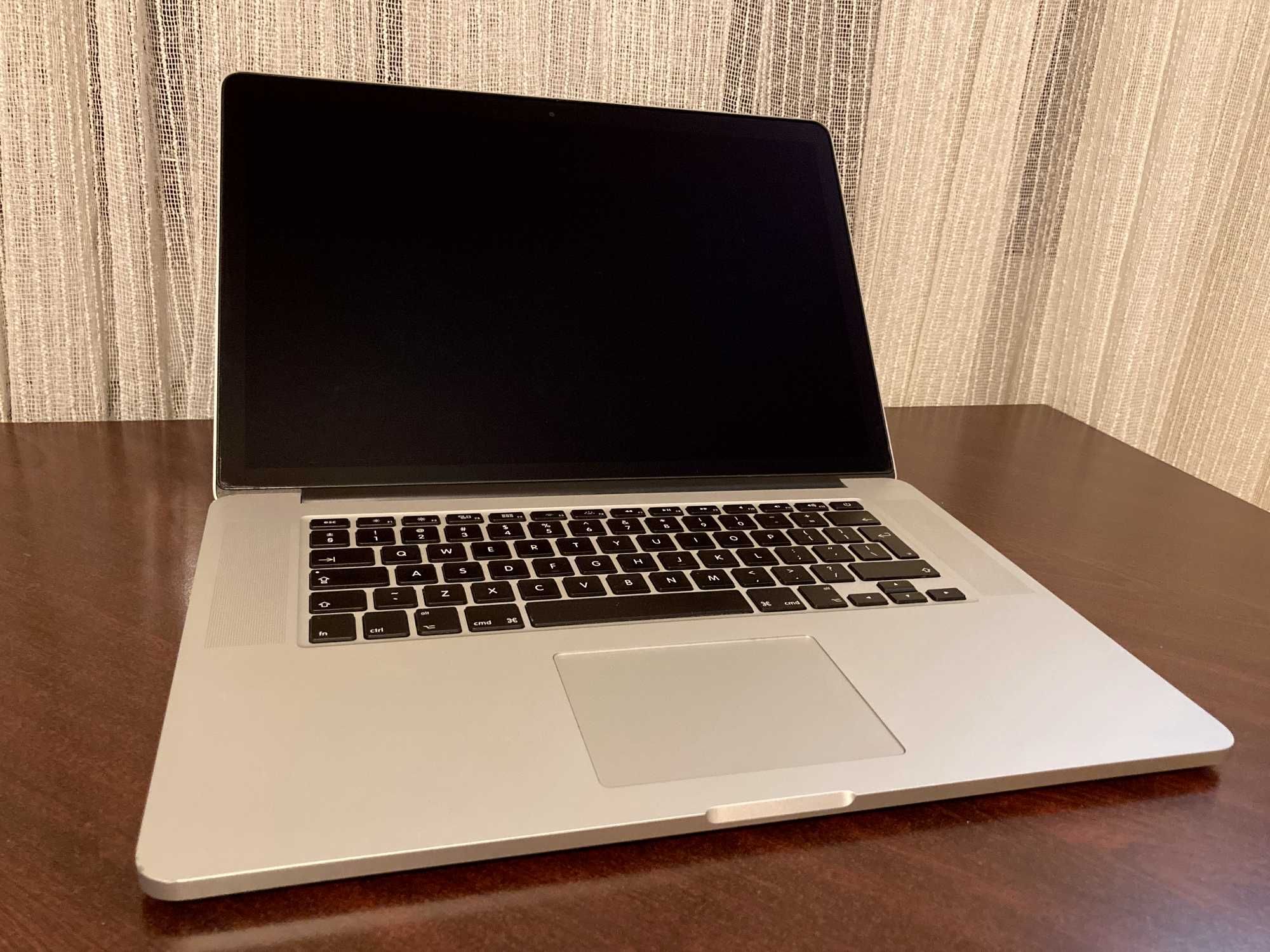 Macbook Pro 15.4" i7 2.5Ghz 16GB SSD 512GB IrisPro+Radeon R9 M370X 2GB