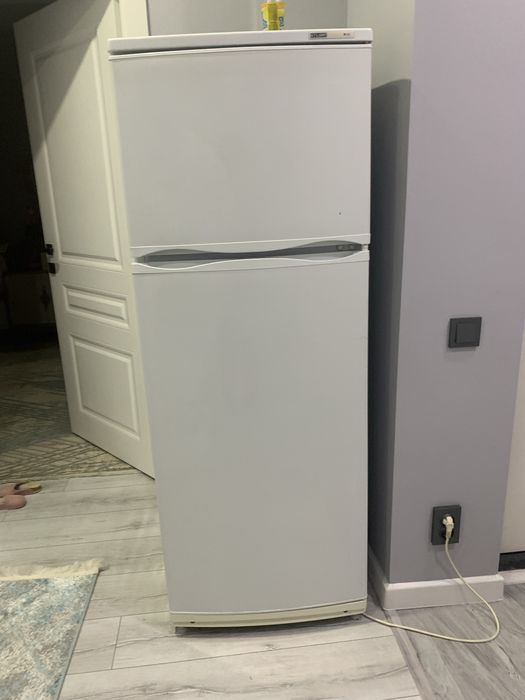 Продается холодильник в отличном состояний очень хорошо работает