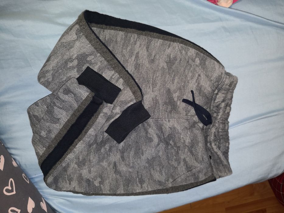 Vând hăinuțe copii 4 și 5 ani.