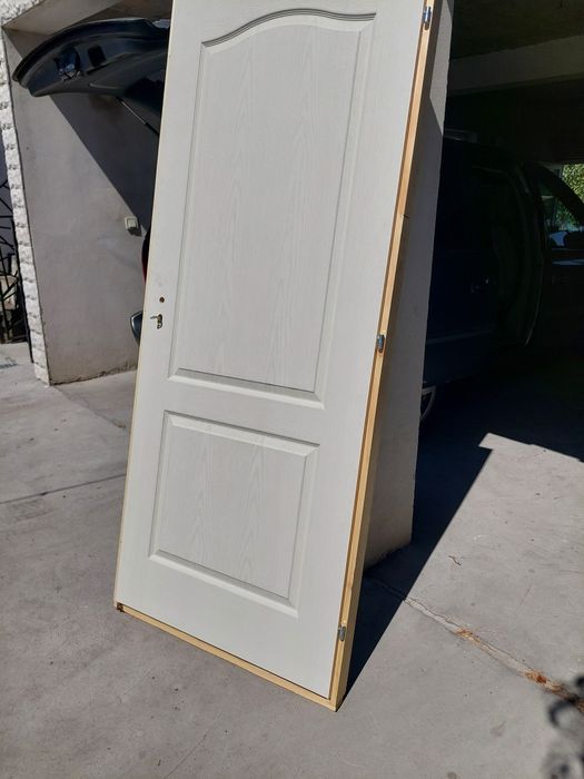 Vînd ușă lemn nouă