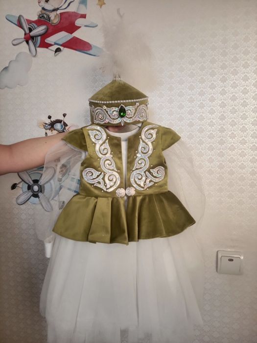 Продам қазақша қамзол және бас киімі.