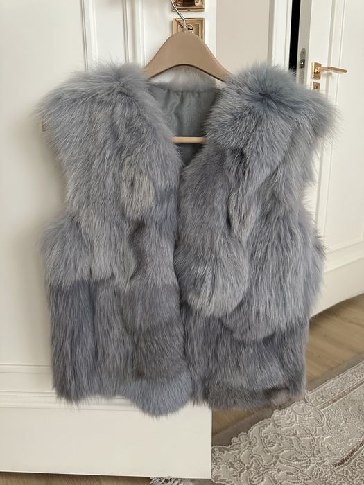 Продам шубу-жилетку , натуральная крашенная лиса