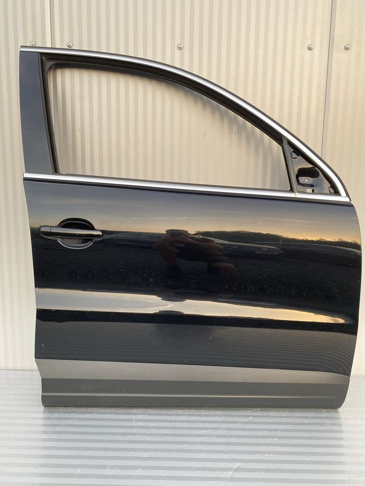 Usa dr fata  vw Tiguan 5N cod de culoare LC9X 2008-2015
