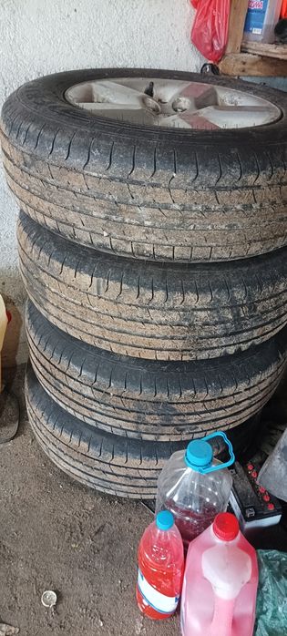 Продавам гуми и джанти 16 цола за рав 4