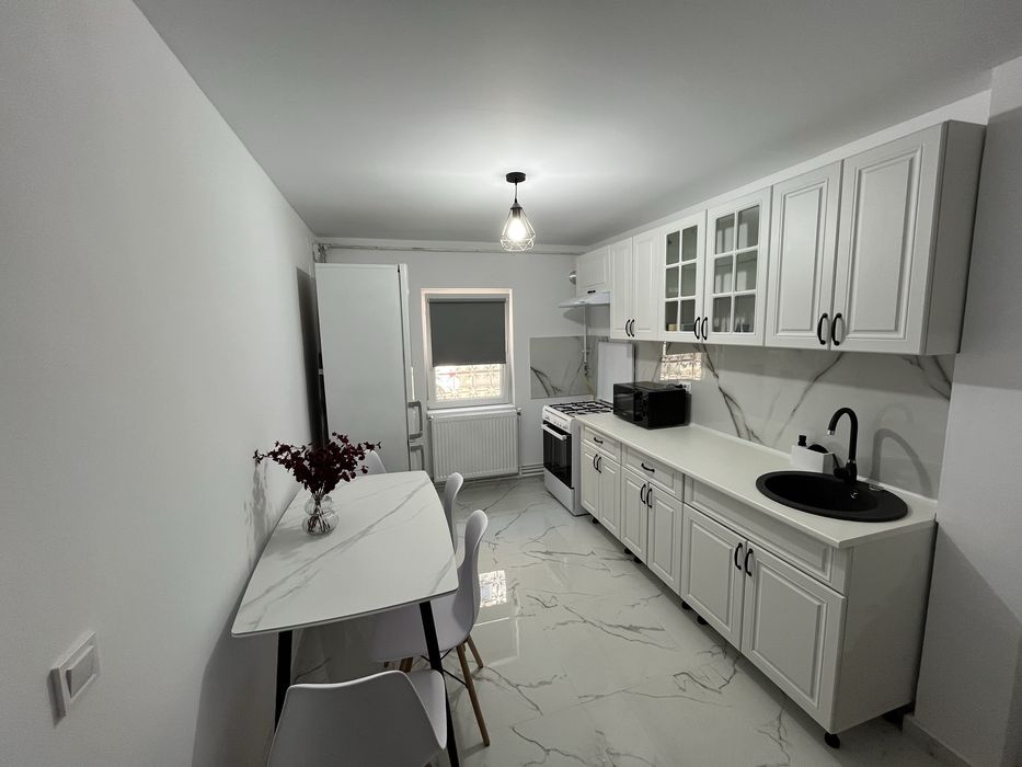 Inchiriez apartament in regim hotelier