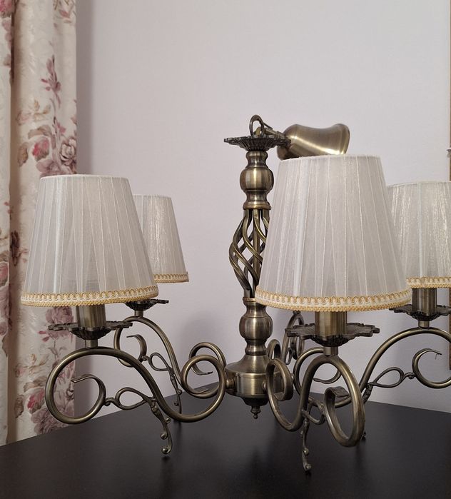 Lustra cu 5 surse de lumina