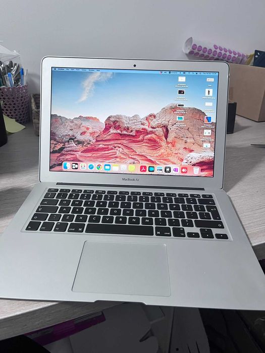 MacBook AIR gri, folosit