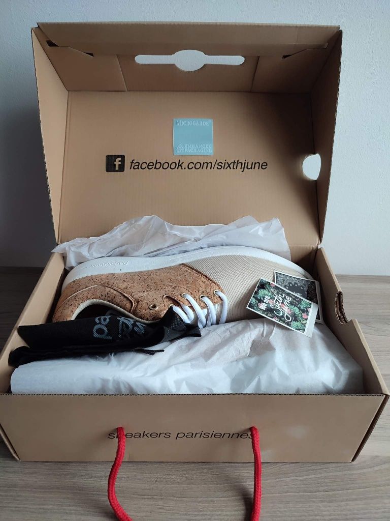 Vând pantofi sport Sneakers parisiennes 
Sixth june