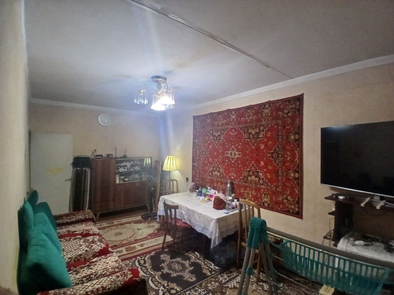 Uy sotiladi Ц13 da 3 xonali 70 kvadrat