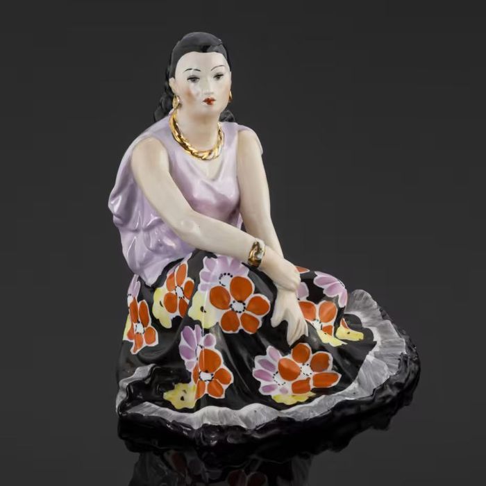 Статуэтки "Цыганка Земфира" и "Цыганка с картами". Винтаж