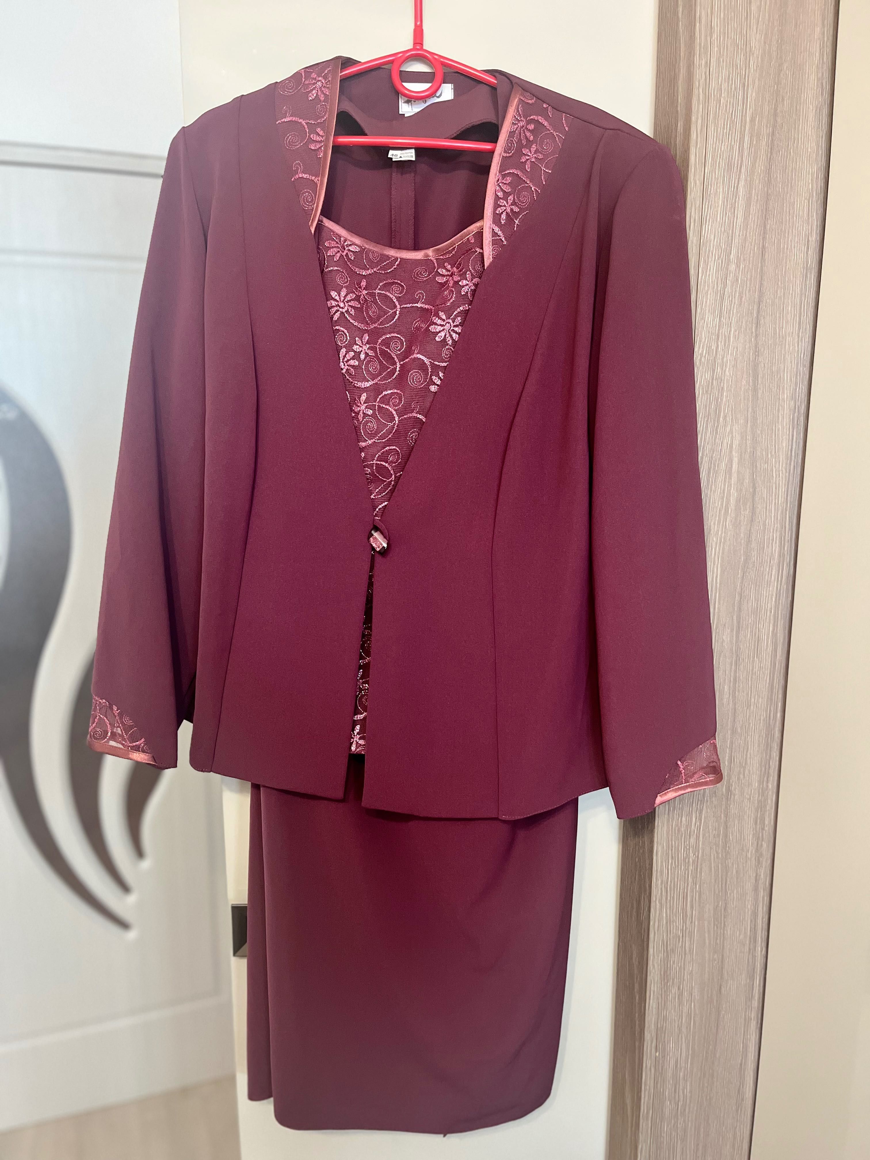 Costum de vanzare