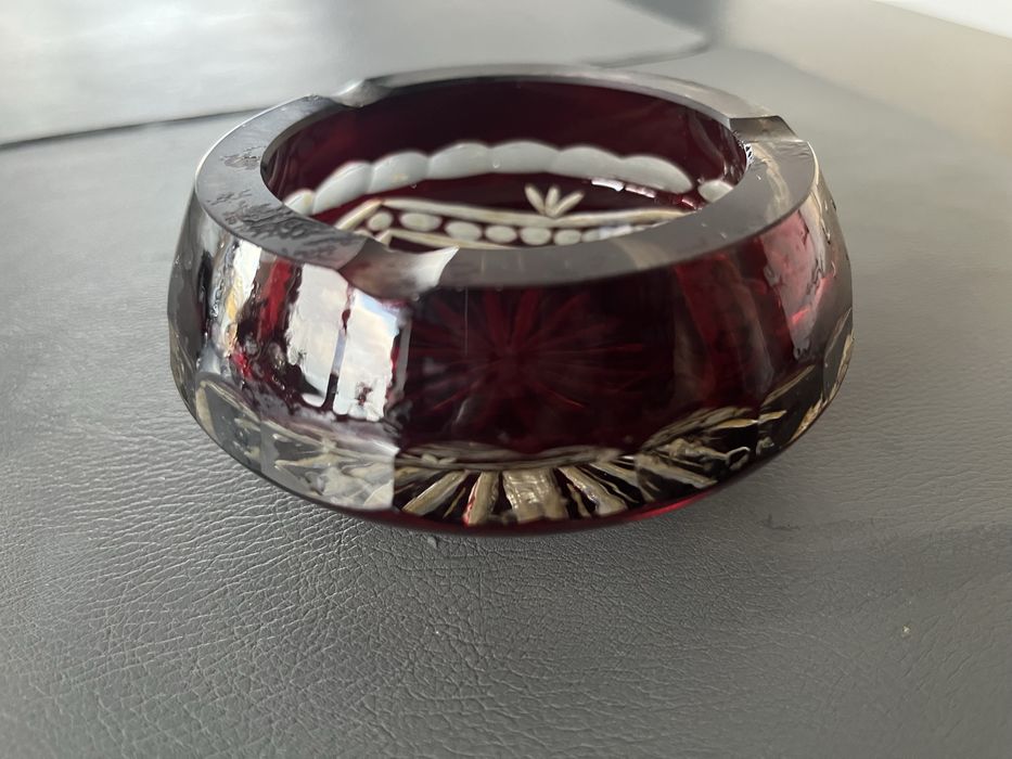 Scrumiera rubin rosu