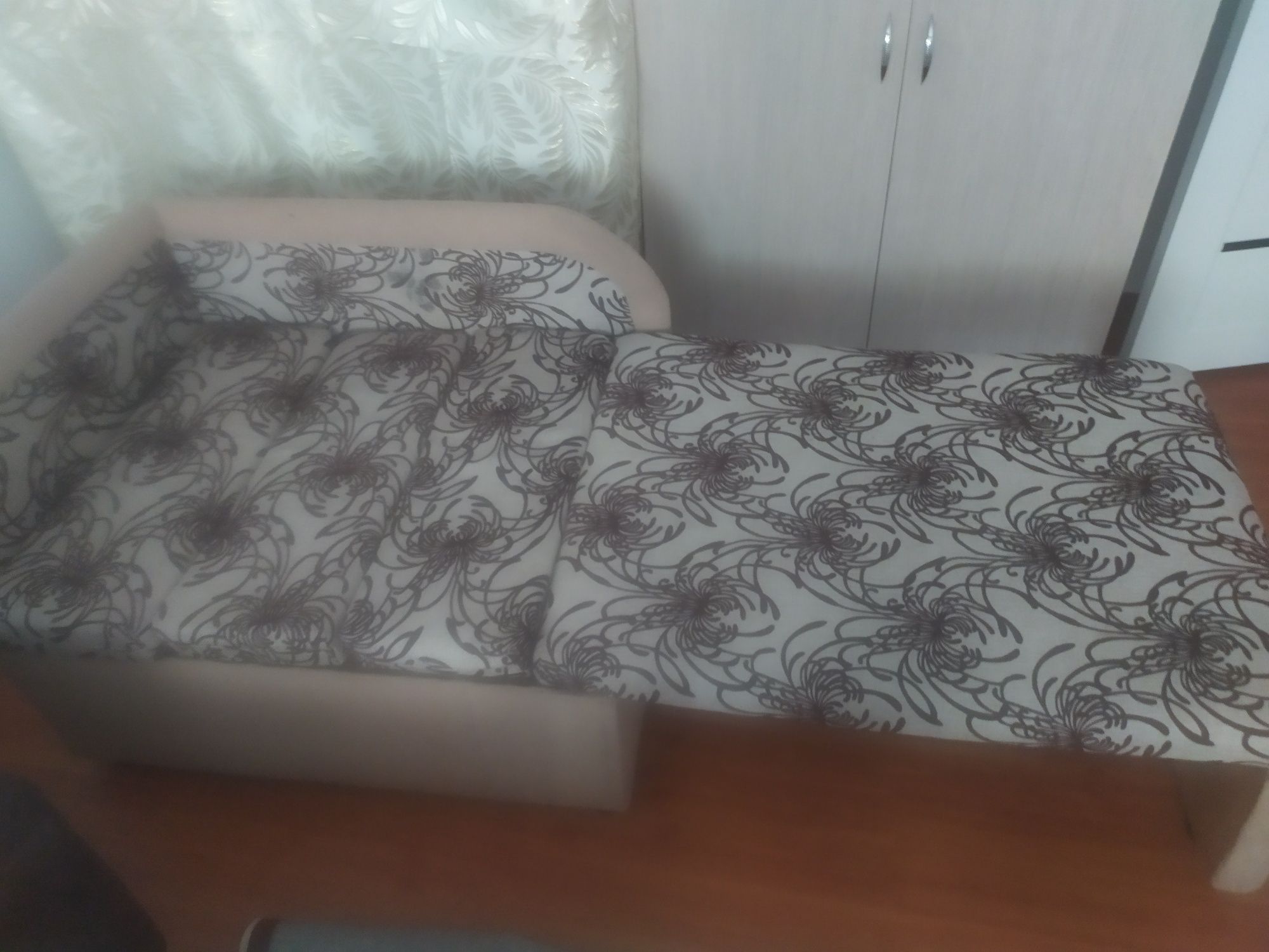 Продам кровать-тахта.