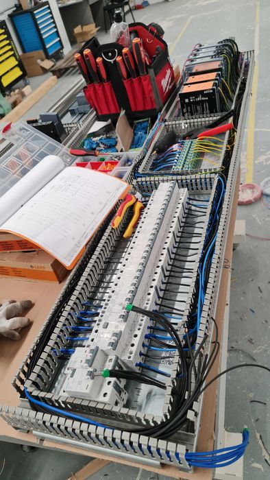 Electrician instalatii electrice rezidentiale si industriale