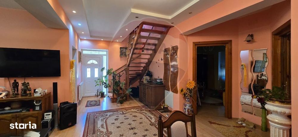 Casă cu etaj deosebită în Chișineu-Criș – un cămin creat cu suflet