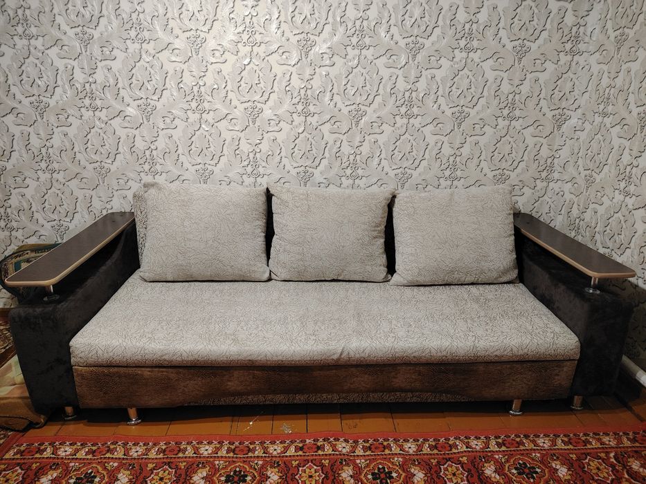 Продам диван для гостиной