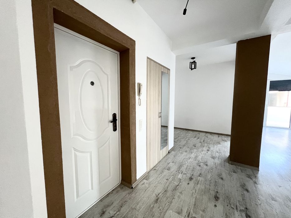 Inchiriez apartament cu 3 camere