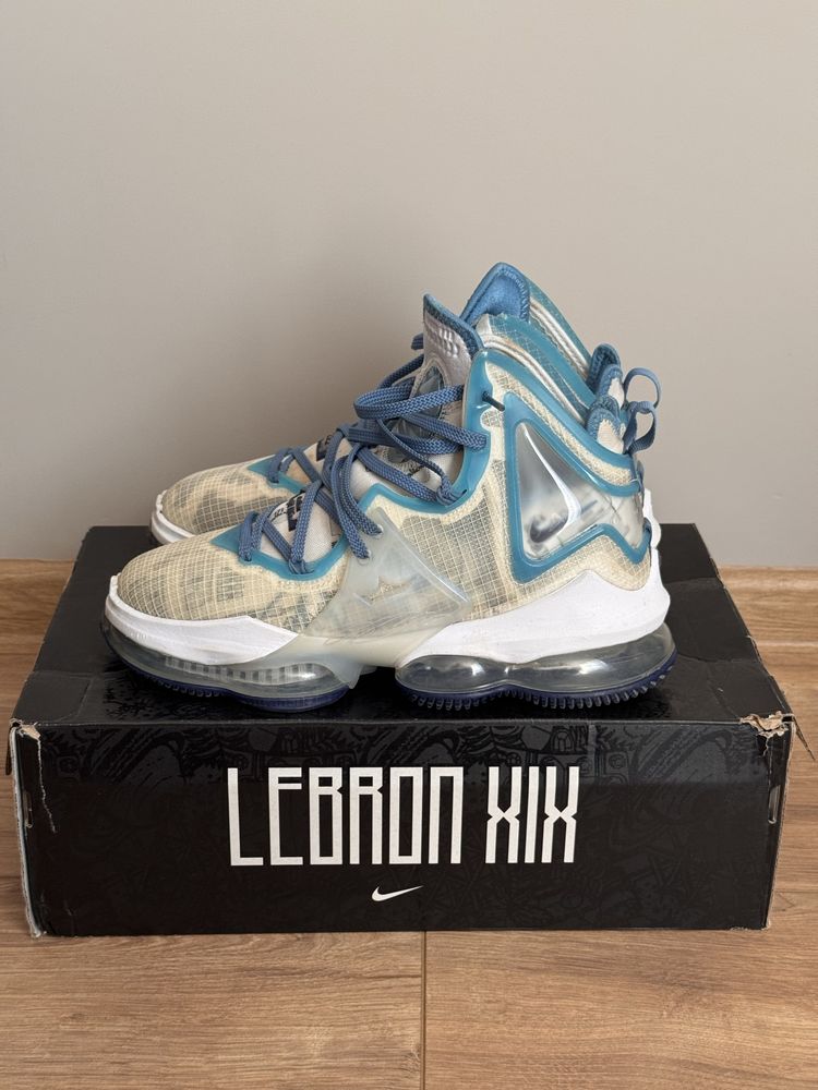 LeBron XIX Space Jam